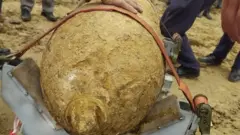 বিমানবন্দর থেকে উদ্ধার হওয়া বোমা