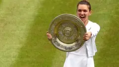Simona Halep a remporté son premier titre à Wimbledon en battant Serena Williams en moins d'une heure.