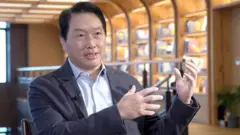 SK그룹 최태원 회장은 BBC 인터뷰에서 탄소감축 목표와 SNS를 시작한 이유 등을 밝혔다.