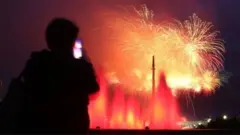 Шаарда аба кирдеп жатканына кабатыр активисттер жаңы жыл тосуу убагында жардыргыч колдонбоо чакырыктары менен акция да өткөрүштү