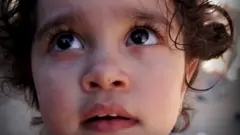 La hija de la familia Popovici, que viajó desde Rumania hasta la frontera suroeste de Estados Unidos.