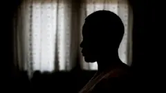 Nwata e dinara n'ike