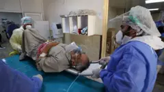 सवाल ये भी है कि क्या वैक्सीन लगाकर लॉन्ग कोविड का ख़तरा कम किया जा सकता है?
