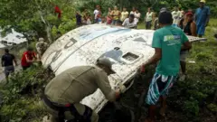 En 2014, un important débris spatial a atterri près de Salinopolis, au Brésil. Le débris porte les logos de l'Agence spatiale britannique et d'une société européenne de satellites.