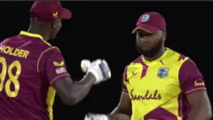 பொல்லார்டு ஒரு ஓவரில் 6 சிக்ஸ் அடித்து அதிரடி: யுவராஜ் சாதனை மீண்டும் நிகழ்த்தப்பட்டது