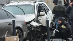 Судя по фото и сообщениям СМИ, взрывное устройство сработало под капотом автомобиля генерала