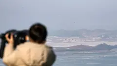 북한을 바라보는 사람