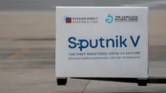 The Guardian: Захід програє у "вакцинній дипломатії"