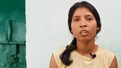 ਅਖ਼ਬਾਰ ਵੇਚਣ ਵਾਲੀ ਕੁੜੀ