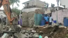 திருவள்ளூரில் தீண்டாமைச் சுவர் இடிப்பு