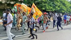 Ndị otu IMN na-eme ngagharị