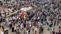 ነበርቲ ከተማ ኣዲስኣበባ ንሰራዊት ምክልኻል ኢትዮጵያ ዝድግፍ ሰልፊ ኣካይዶም
