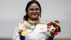अवनि लेखारा