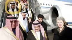 બ્રિટનના ભૂતપૂર્વ વડાં પ્રધાન ટેરેસા મે અને સાઉદી અધિકારી સાથે ડૉ જાબરી