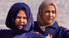 సంప్రదాయ కట్టుబాట్లు ఛేదించి... కరాటే పంచ్ విసురుతున్న మైనారిటీ హజారా మహిళలు