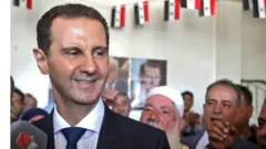في قرار مثير للجدل، منح الرئيس السوري بشار ألاسد عفوا عاما عن "الجرائم الإرهابية."