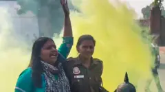 संसद के बाहर प्रदर्शन