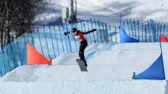 在距離北京不遠的崇禮，在造雪機的轟鳴聲中，2022年冬奧會的賽場已銀裝素裹。這里正在如火如荼地舉行測試賽。