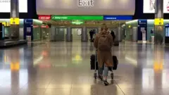 BBC dopisnica na aerodromu Hitrou u Londonu