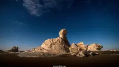 تكوين صخري يشبه أبا الهول