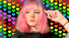 Una foto de Bianca Devins en