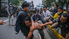 kami-hidup-susah-gaji-dpr-besar-sekali-demo-25-agustus-tolak-tunjangan-anggota-dpr-berlangsung-ricuh