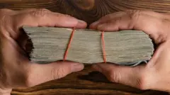 විෂ මත්ද්‍රව්‍ය හා පාතාලය මර්දනය කිරීමට පොලිසිය ක්‍රියාත්මක කරමින් සිටින යුක්තිය මෙහෙයුමට සමගාමීව නීති විරෝධි ලෙස උපයාගත් ධනය පොලිස් භාරයට ගන්නා ආකාරය සම්බන්ධයෙන් පසුගිය දිනවල දී මාධ්‍ය ඔස්සේ දක්නට ලැබුණි.