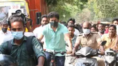 சைக்கிளில் விஜய்