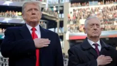 James Mattis (i buryo) yahoze ari umunyamabanga wo kwivuna abansi, yagirije Trump gukokeza imigumuko