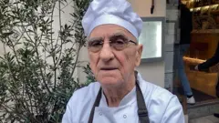 81 عاما والطهي حياته