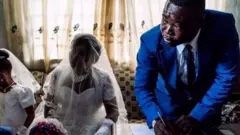 Nwoke na ebinye aka anụmdị