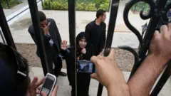 تصویر خانم رهنورد در دوره تبلیغات انتخابات ریاست جمهوری ۱۳۸۸