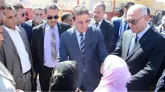 مسؤول جزائري يهين سيدة محتاجة وموظف، فكيف علق الرئيس تبون؟