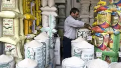مرکز آمار ایران در تازه‌ترین گزارش خود قیمت متوسط هر کیلو برنج ایرانی را در مهر ماه ۴۷ هزار و ۱۰۰ تومان اعلام کرده است
