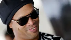 Ronaldinho yasezeye ku mupira w'amaguru mu mwaka wa 2015 nyuma yo gukinira imikino 7 ikipe y'iwabo muri Brazil ya Fluminense FC