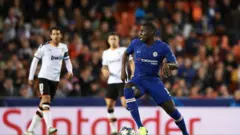 Awọn agbabọọlu Valencia ati Chelsea