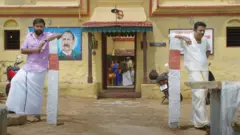 எம் ஜி ஆர் மகன் காட்சிப் படம்