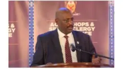 Onyeisi ndị uweojii na Kenya bụ Hilary Mutyambai