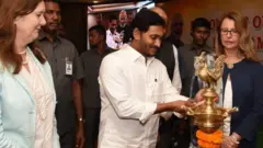 వైఎస్ జగన్, డిప్లమాటిక్ ఔట్‌రీచ్
