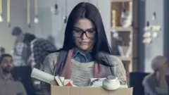 كيف تدفع الشركات موظفيها لتقديم استقالتهم؟