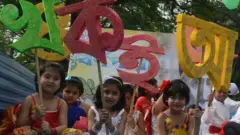 পশ্চিমবঙ্গে বাংলা ভাষার জন্য আন্দোলনে সামিল শিশুরা