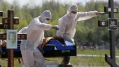 Похороны граждан, умерших из-за коронавируса, в Санкт-Петербурге