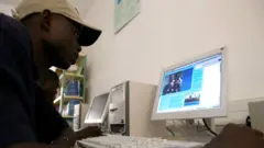 Agụmakwụkwọ akwụkwọ n'ịntaneetị