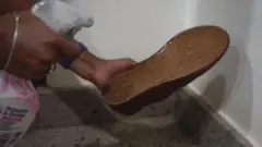 ዲስኢንፌክታንት ኣብ ሳእኒ እናገበረት