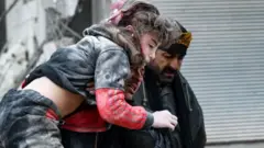 انتشال طفلة من تحت الأنقاض في ريف عفرين، حلب.