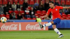Francisca Lara cobra un penalti