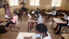 Des élèves lors d'un examen