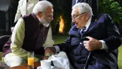 নরেন্দ্র মোদী ও হেনরি কিসিঞ্জার। ২২ অক্টোবর, ২০১৯