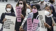 Unjuk rasa di depan kedutaan Malaysia 24 Juni lalu.