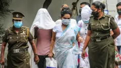 විමල් වීරවංශගේ බිරිඳවන ශෂී වීරවංශ